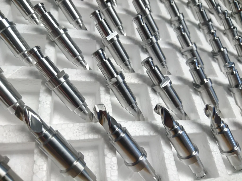 Stufenbohrer-Drehteile aus Edelstahl in Reihen